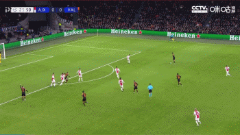 欧冠大冷!四强队末轮0-1爆冷出局,齐刷刷抱头瘫地